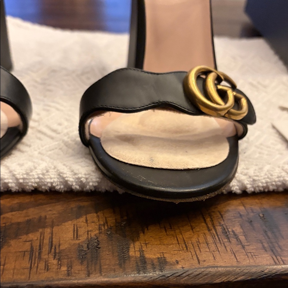 Gucci Black and Gold Heeled Sandals - Picture 7 of 7